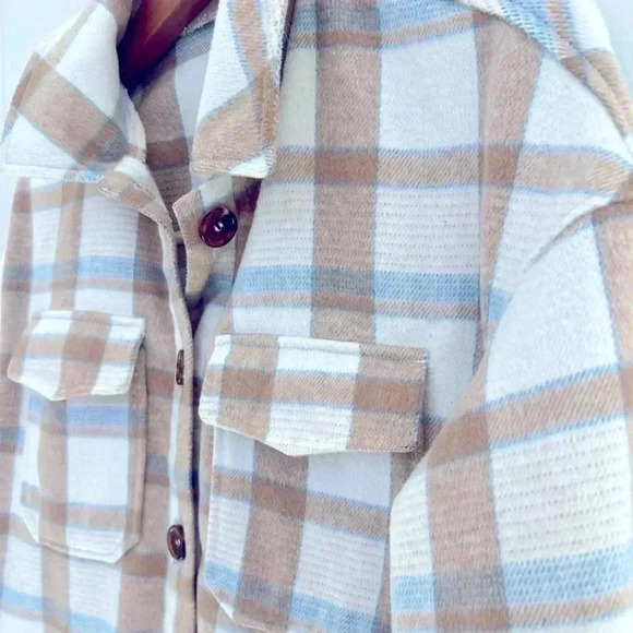 Avec Les Filles Lightweight Plaid Shacket Size Medium - Picture 3 of 9